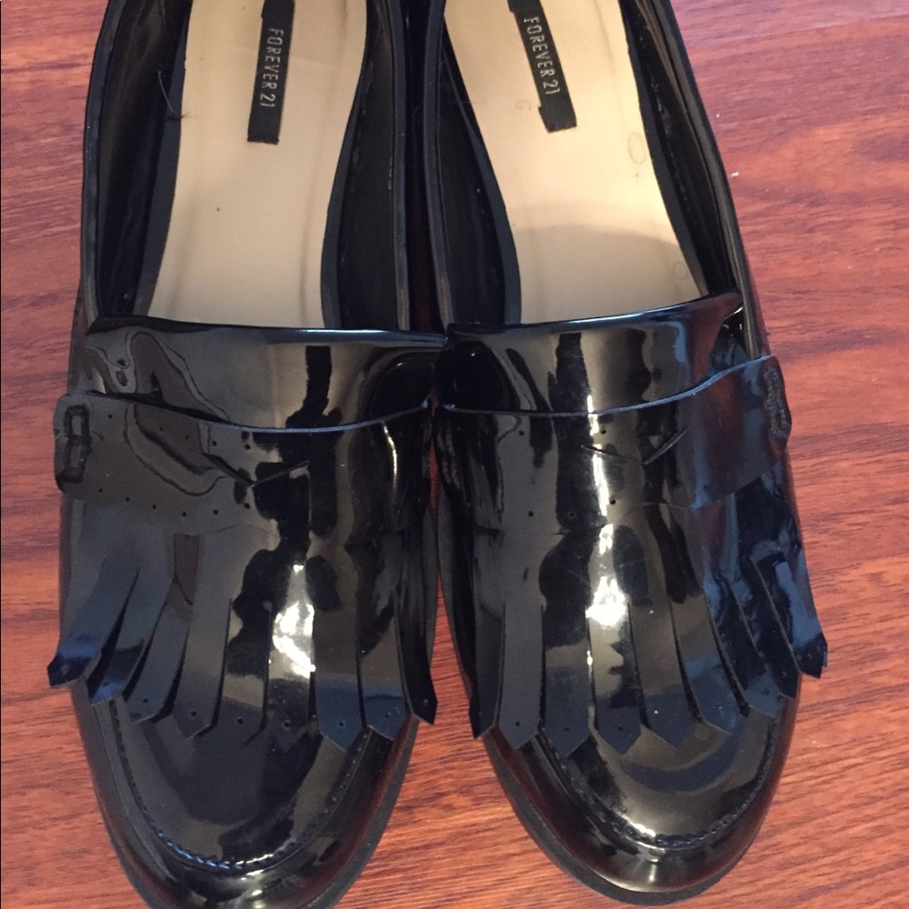 ❌SOLD❌FOREVER21 Faux Patent Leather loafers